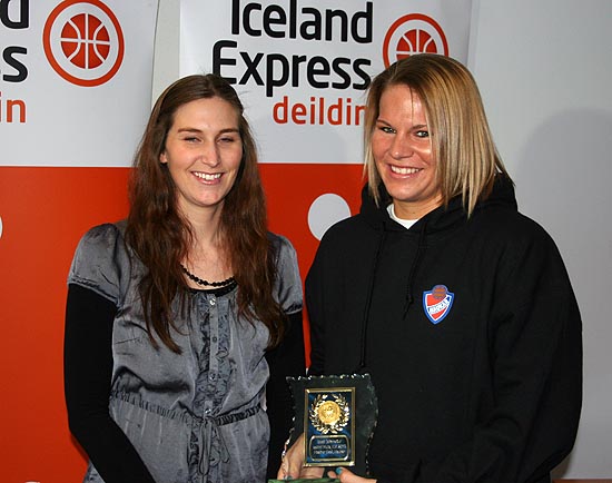 Heather ásamt Sigríði Helgu Stefánsdóttur markaðsfulltrúa Iceland Express